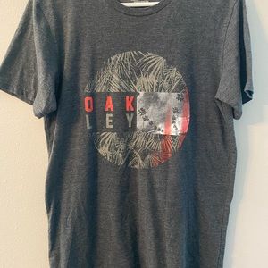 Men’s Oakley tshirt